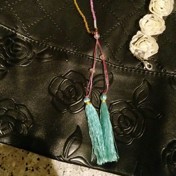 Rue 21 Necklace/White Rose Choker - Picture 4 of 6